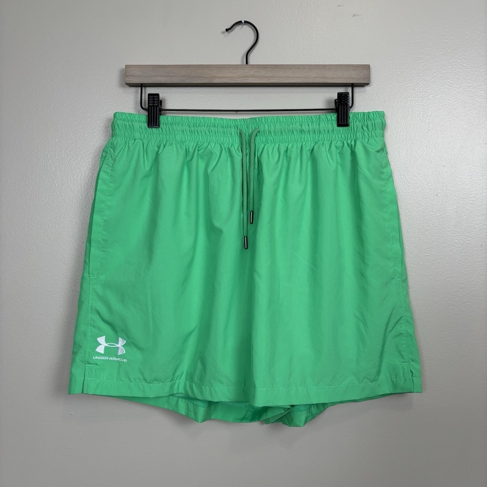 Under Armour Shorts Mens Large Green Essential Volley 5.5" Woven Loose Fit Lined